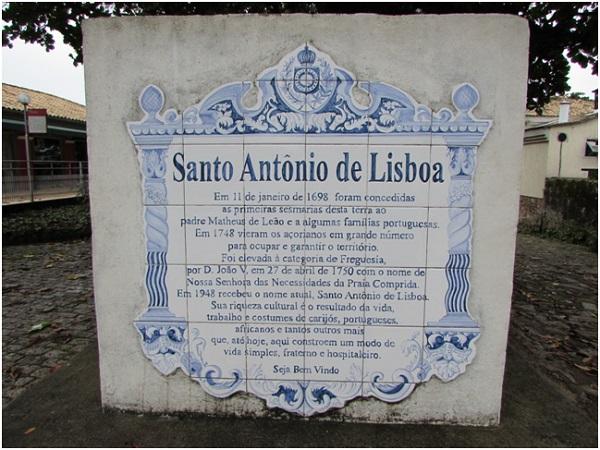 Azulejos que contam a história do bairro Santo António de Lisboa em Florianópolis