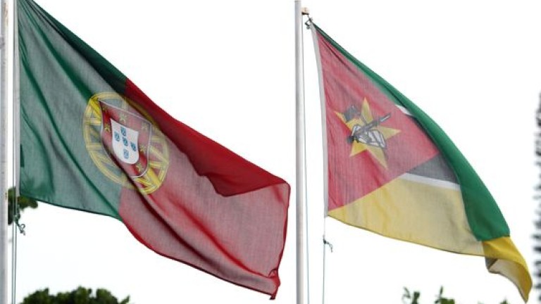 Bandeiras de Portugal e Moçambqique