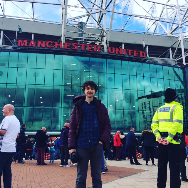 Vir a Manchester e não ir ver um jogo do Manchester United é como ir a Roma e não ver o Papa!