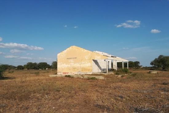 Escola abandonada em Matuba