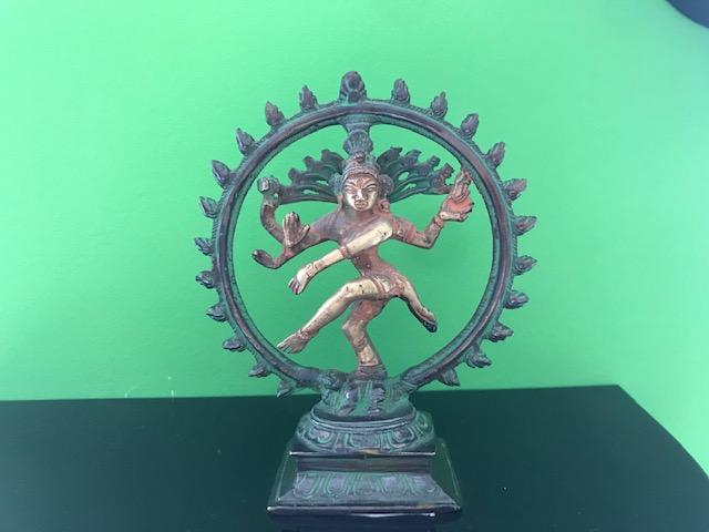 Uma pequena estatueta da Deusa Kali.